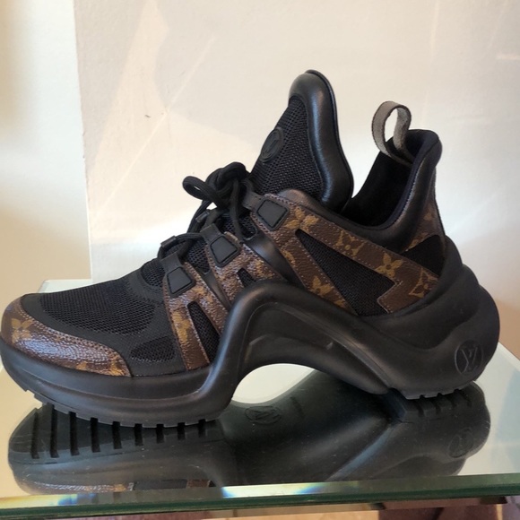 COPY - Louis Vuitton  Archlight sneakers 💕Super cute Mint condition 💅🏾 - Picture 10 of 16